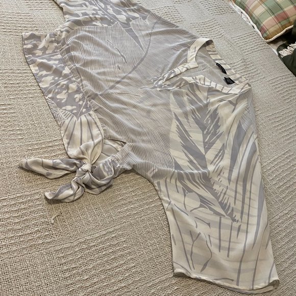 New York Company Sheer Top Large - Picture 9 of 10